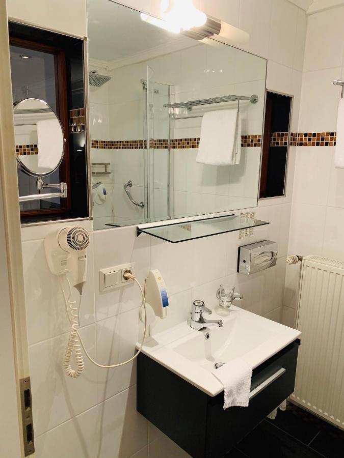 Schlosshotel Ландштуль Экстерьер фото