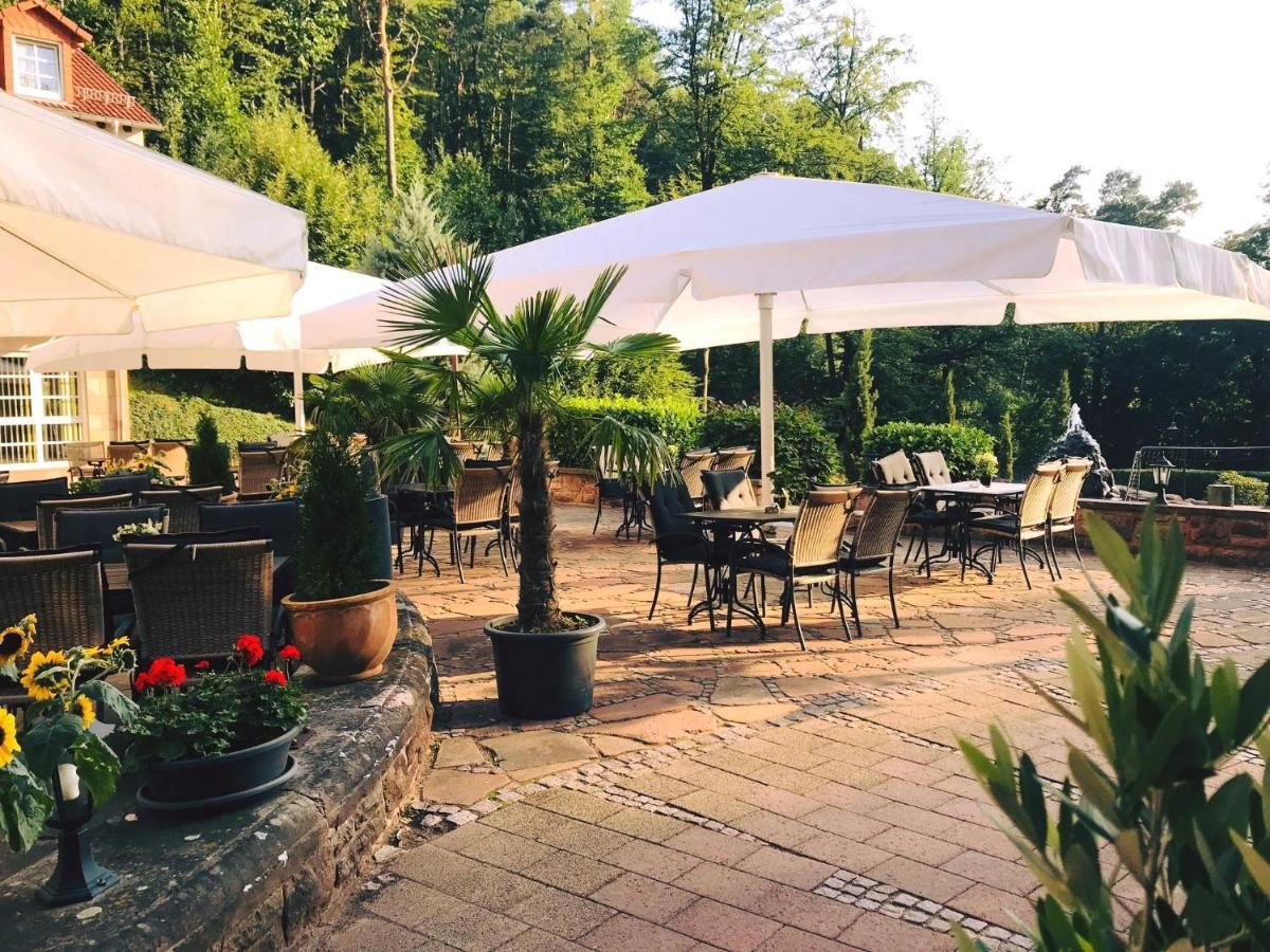 Schlosshotel Ландштуль Экстерьер фото